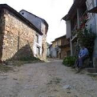 Todavía existen en la provincia pueblos con muchas de sus calles sin asfaltar