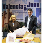 La concejala y el alcalde presentaron el programa navideño.