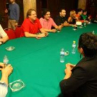 Los miembros de la asociación de hosteleros Zona Fernando Miranda y su Entorno, durante la asamblea
