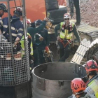 Dos mineros, dentro de la cápsula de rescate de Julen.