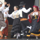 El festival de bailes regionales de la plaza del Ayuntamiento volvió a estar concurrido.