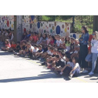 Un grupo de alumnos, durante el acto de celebración del aniversario. ARAUJO