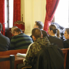 Los acusados durante una de las sesiones del juicio por el asesinato de Roberto Larralde.