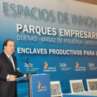 El presidente de la Junta, ayer, en la clausura de la jornada en la localidad palentina de Magaz.