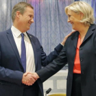 Nicolas Dupont-Aignat y Marine Le Pen, en la formalización de su pacto.