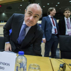 El ministro de Economía, Luis de Guindos, durante su defensa de las medidas. E.L.