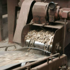 Proceso de fabricación de biomasa en un centro de gestión forestal.