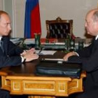El presidente de Rusia conversa con su primer ministro, Mikhail Fradkov