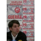 Carteles difusores de la huelga en la rueda de prensa de Ramón Sánchez