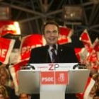 Zapatero durante el mitin con el que abrió en León la campaña de las pasadas elecciones generales