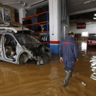 Un taller inundado en Puente Villarente.