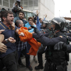 Los enfrentamientos fueron constantes antes y después del 1-O en Cataluña. ANDREU DALMAU
