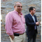 Giménez y el alcalde de Cacabelos en una foto de hace un año.