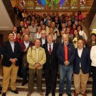 Imagen de familia del alcalde con el colectivo de Fepet. DL