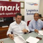 El director general de Telemark y el delegado de Seur en León, ayer en la firma.