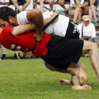 La lucha leonesa es uno de los deportes con más tradición. MARCIANO PÉREZ
