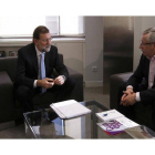 Mariano Rajoy y el secretario general de CCOO, Ignacio Fernández Toxo, el pasado 30 de noviembre, en la sede del PP en Madrid.