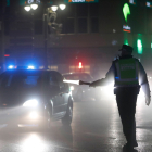 Control policial en el centro de León. JESÚS F. SALVADORES