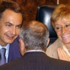 Rodríguez Zapatero y Fernández de la Vega conversan con el ministro José Montilla antes de la sesión