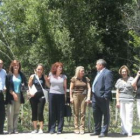 Los concejales del PP durante su visita al barrio de Armunia.