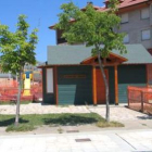 Caseta de turismo de Riaño situada junto al parque infantil.