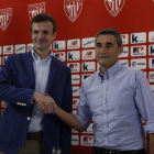 Uriarte presenta a Ernesto Valverde como técnico del Athletic. M. T.
