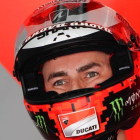 Jorge Lorenzo (Ducati), en Sepang (Malasia), poco antes de salir hoy a pista
