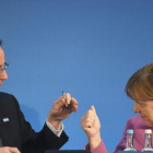 El 'premier' británico, David Cameron, y Merkel, en una cumbre sobre Siria, el pasado febrero en Londres.