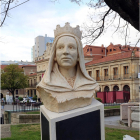 Imagen de la escultura que se ha instalado hoy de Doña Urraca