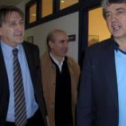 Raimon Martínez, Manuel Rubial y Miguel Martínez durante la visita del primero al ayuntamiento