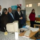 El consejero Valín visitó la oficina de la Sección Agraria Comarcal