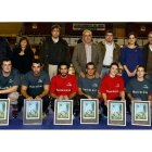 Abajo los campeones: Abel Isaí Cabero, Clemente Fuertes, Héctor García, Ibán Sánchez, Mónica Matía, Vanesa Presa, y Ariadna Morán. En la fila superior: Ché Escanciano, presidente de la Federación, junto a Carmen González, Emilio Orejas, Miguel Ángel Sánch
