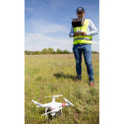 David Iriondo con uno de sus drones.
