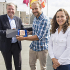 Silván, Gilberto y Marta Mejías en la recepción al atleta. F. OTERO