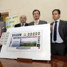 El subdelegado, con los responsables de la Once.