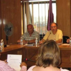 El alcalde durante la lectura de la moción del PSOE.