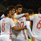 Aduriz celebra con sus compañeros su gol que dio el empate a la selección española ante Italia. LANCIA