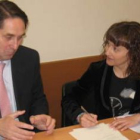 Pablo Sancho y Susana Téllez, durante la firma del convenio.