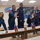 La tripulación de la nave espacial Soyuz MS-19 que volará hoy a la Estación Espacial Europea. ANDREY SHELEPIN/GCTC/ROSCOSMOS H