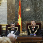 La fiscal general, Consuelo Madrigal, el presidente del CGPJ, Carlos Lesmes, el rey Felipe VI y el ministro de Justicia, Rafael Catalá. A. DÍAZ