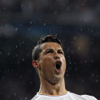 Cristiano Ronaldo celebra su gol, el tercero del Madrid, ante el Borussia Dortmund en el Santiago Bernabéu.