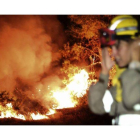 Continúa sin control el incendio que se ha originado junto a la aldea de Barbudo, en el municipio de Ponte Caldelas.