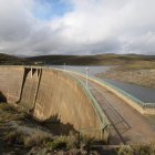 La presa de Villagatón, terminada en 1996 y pendiente aún de funcionar.