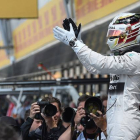 Lewis Hamilton celebra su 'pole' número 46.