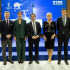 Los representantes de la Universidad, Huawei y la CEO, con Carme Artigas. DL