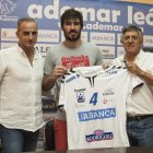 Sebastián Simonet fue presentado en presencia de Rafa Guijosa y Cayetano Franco. F. O. PERANDONES