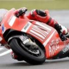 El piloto australiano de MotoGP Casey Stoner, de Ducati, en una sesión de clasificación