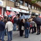 Medio centenar de trabajadores del Ecyl se concentraron a las puertas de las oficinas de Ponferrada.