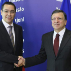 El primer ministro rumano, Víctor Ponta, y el presidente de la Comisión Europea, Durao Barroso.