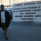 Domingo Álvarez inició una huelga de hambre frente a los Juzgados